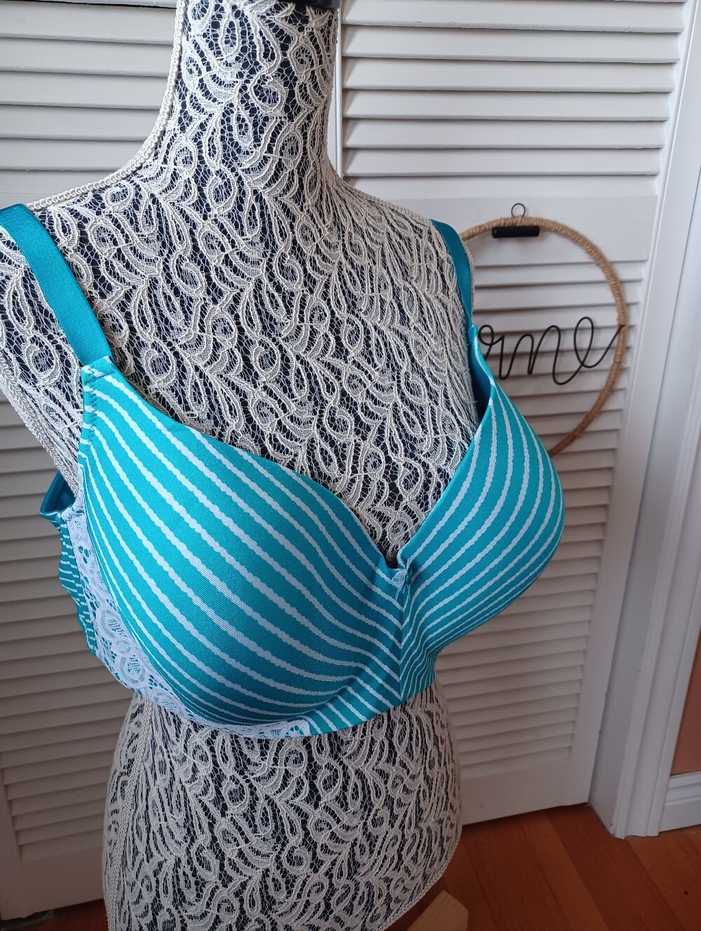Deesse Lingerie Lightly Lined T-shirt Bra With Lace Details US 44DDD